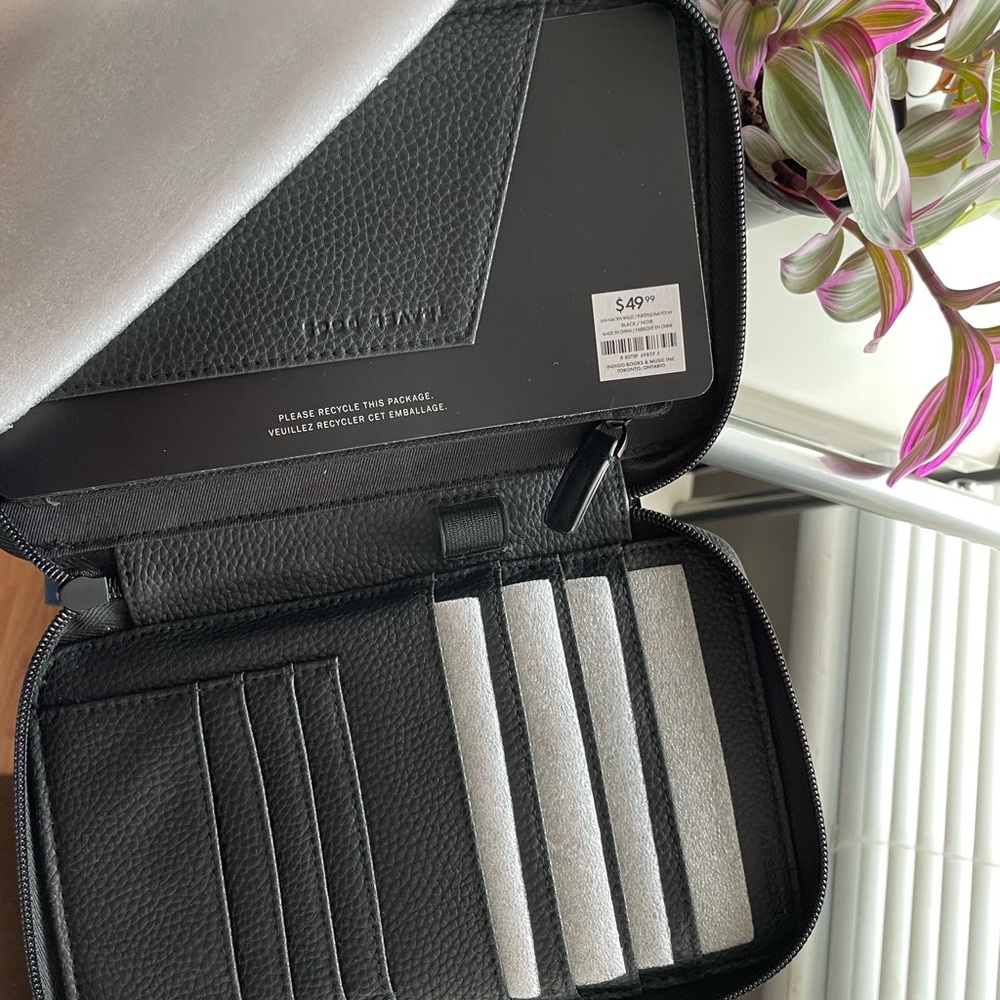 Carta Indigo travel wallet